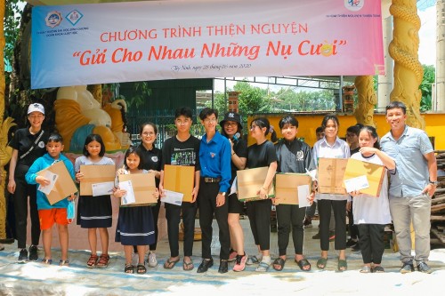 Gửi cho nhau những nụ cười