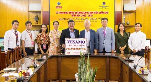 Hội Vesamo trao tặng học bổng trị giá 100 triệu đồng cho sinh viên vượt khó Trường Đại học Bình Dương