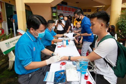 Hàng trăm cán bộ, giảng viên và sinh viên Trường Đại học Bình Dương tham gia ngày hội Hiến máu nhân đạo lần thứ 27