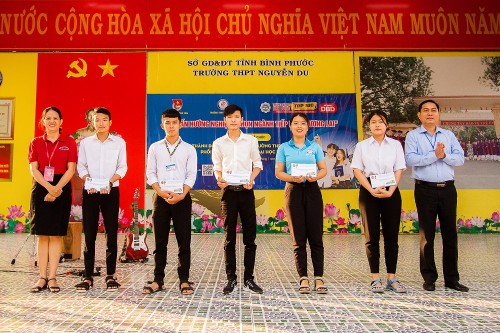 Sôi nổi ngày hội tư vấn hướng nghiệp tại Trường THPT Nguyễn Du – Bình Phước