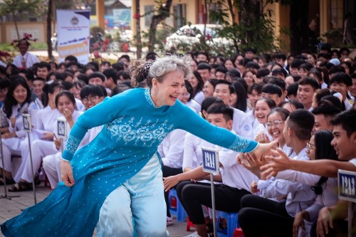 “Tư vấn hướng nghiệp - Chọn ngành tiếp bước tương lai” cho gần 2000 học sinh  tại Trường THPT Hoàng Văn Thụ huyện Châu Thành, tỉnh Tây Ninh.