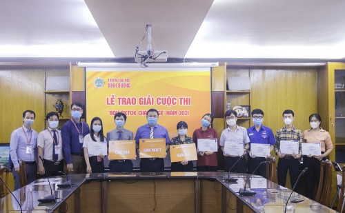 Trao giải cuộc thi “BDU Tiktok Challenges” năm 2021