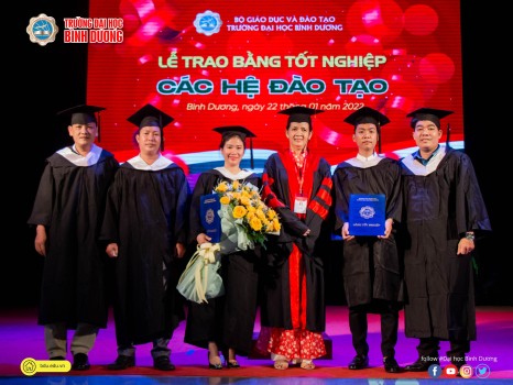 Trường Đại học Bình Dương trao bằng tốt nghiệp các hệ đào tạo