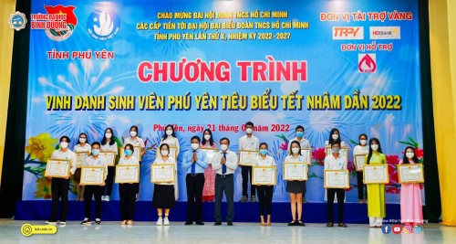 Sinh viên Huỳnh Bảo Uyên được vinh danh “Sinh viên Phú Yên tiêu biểu tỉnh Phú Yên năm 2022”
