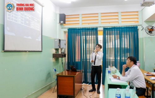 Khoa Công nghệ sinh học tổ chức bảo vệ khóa luận tốt nghiệp cho sinh viên