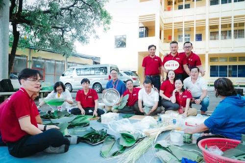 Hội thi "Gói Bánh chưng - Bánh tét": Gắn kết tình đồng nghiệp