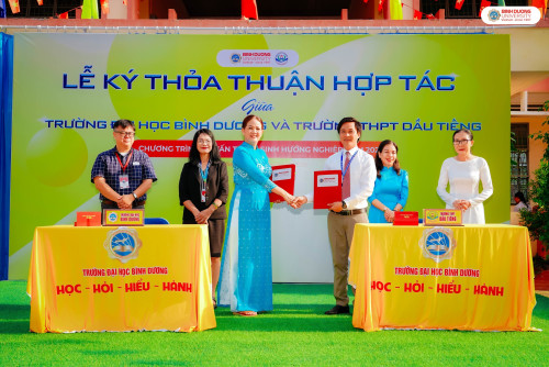 Trường Đại học Bình Dương ký kết hợp tác chiến lược và trao tặng học bổng tại trường THPT Dầu Tiếng