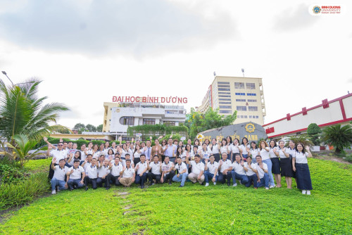 Cựu sinh viên Khóa 05 ngành Quản trị kinh doanh hội ngộ sau 20 năm ngày ra trường