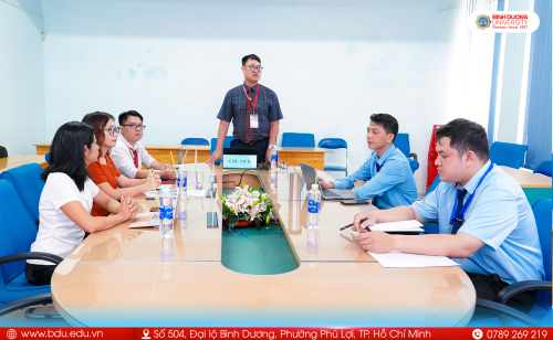 Nghiệm thu 2 đề tài nghiên cứu khoa học của sinh viên Khoa Xã hội học - Truyền thông
