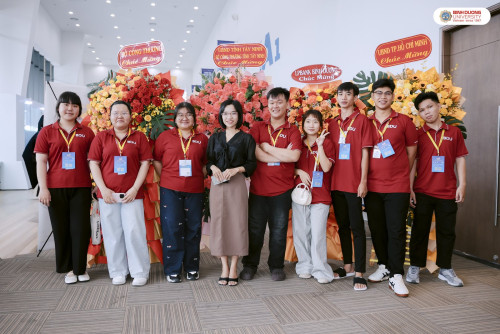 Sinh viên ngành Logistics và Quản lý chuỗi cung ứng kiến tập tại Hội chợ Hàng Việt Nam tiêu biểu xuất khẩu năm 2026