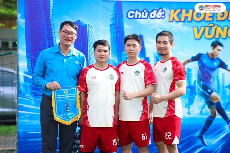 cong doan co so truong dai hoc binh duong tham gia giai bong da cong nhan vien chuc lao dong nam 2026 (3)