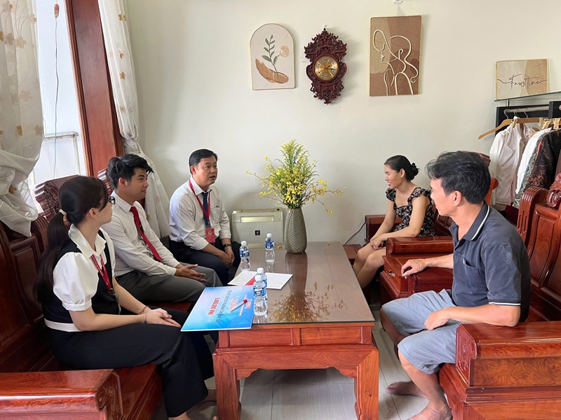 dai dien dai hoc binh duong den tham hoi va trao hoc bong tiep suc den truong (1)