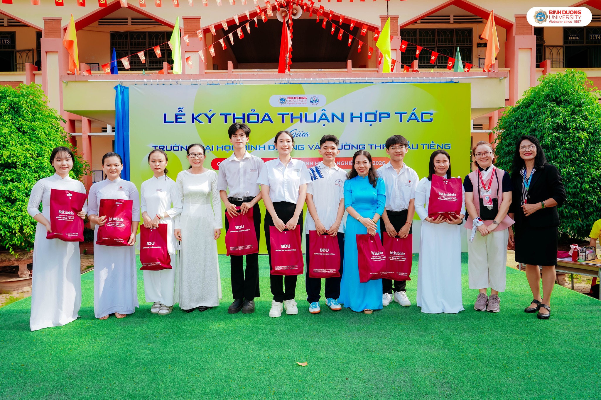 dai hoc binh duong ki ket hop tac voi truong thpt dau tieng