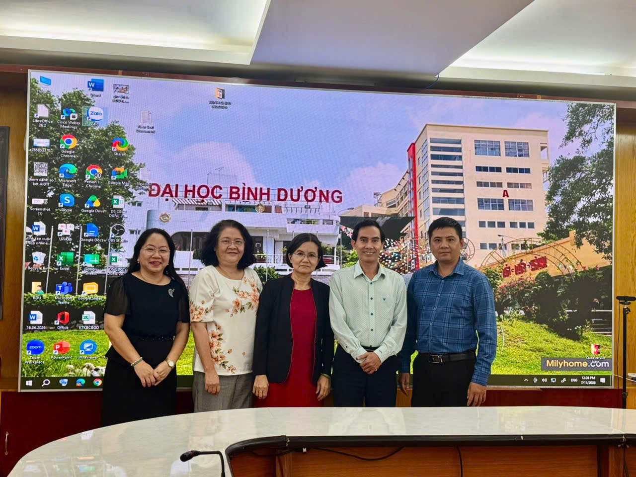 Hội đồng thẩm định đề cương sách chuyên khảo của Giảng viên Khoa Ngoại ngữ NH 2025 2026