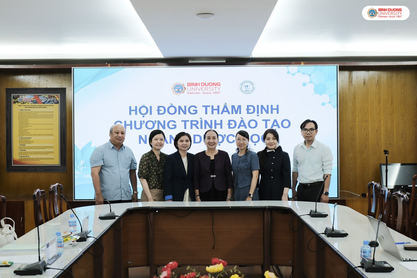 Hội đồng thẩm định Chương trình đào tạo trình độ đại học ngành Dược học.