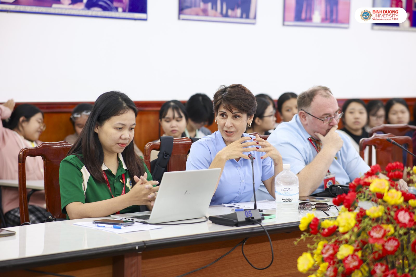 Sinh hoạt chuyên đề From Research to Publication – Khoa Ngoại ngữ